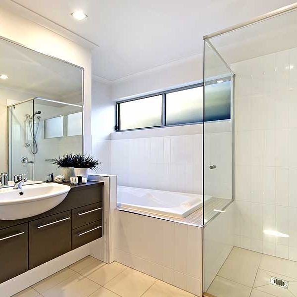 bribie island holiday apartment bathroom
