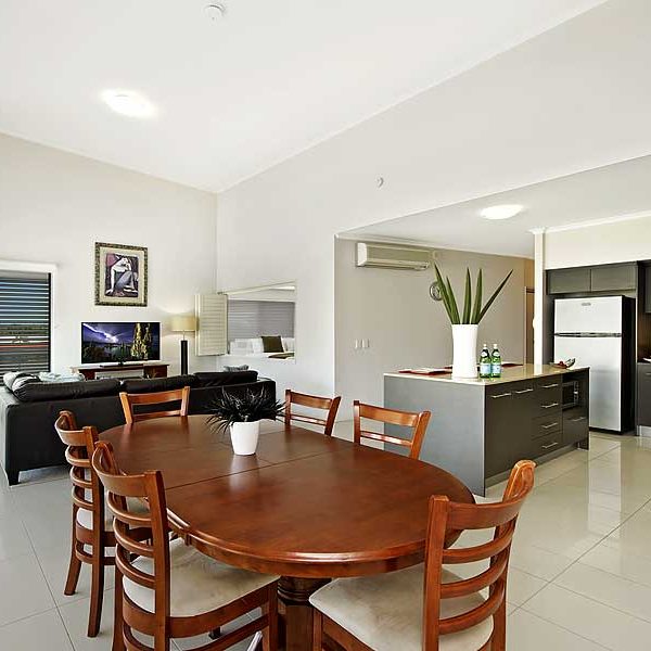 bribie island holiday unit dining room